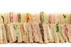 20 stk. trekants sandwich anrettet på fad